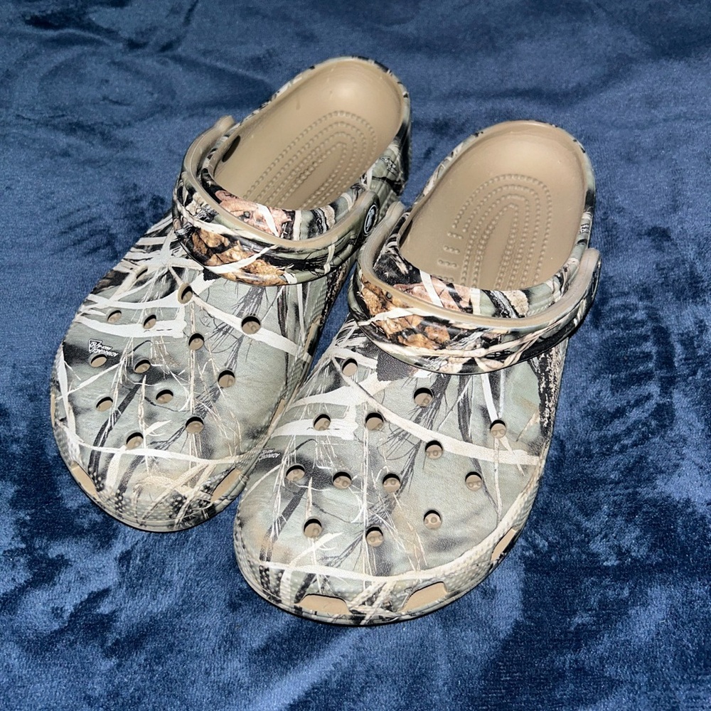Crocs Camo, Women’s Size 9 Mens Size 7